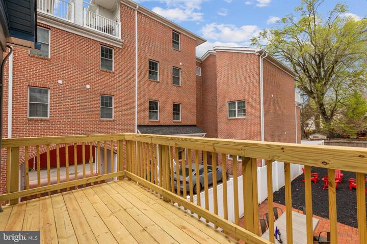 220 West Street — Photo 20