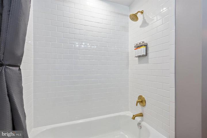 220 West Street — Photo 24